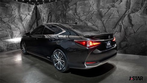 Used 2022 Lexus ES 300h w/ Premium Package image 16
