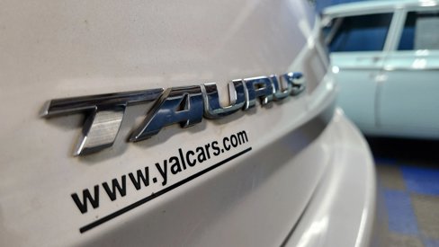 Used 2010 Ford Taurus Limited image 51