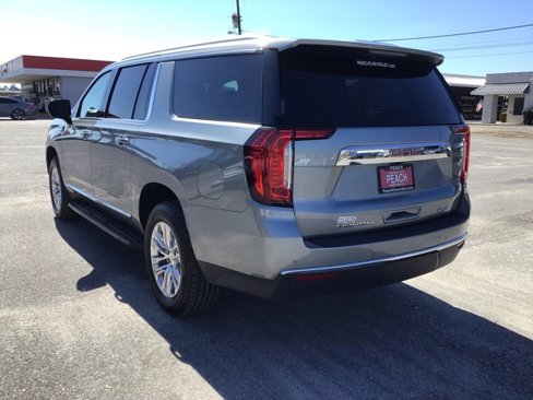 Used 2023 GMC Yukon XL SLT image 3