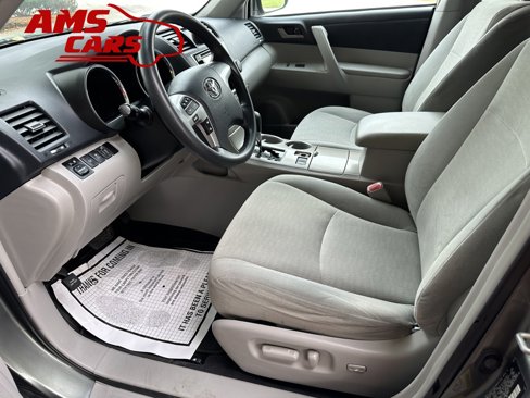Used 2013 Toyota Highlander Plus image 10