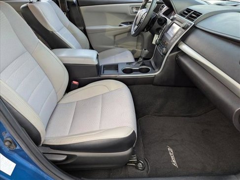 Used 2017 Toyota Camry SE image 19