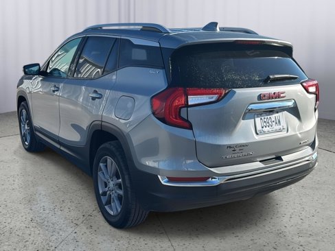 Used 2024 GMC Terrain SLT image 3