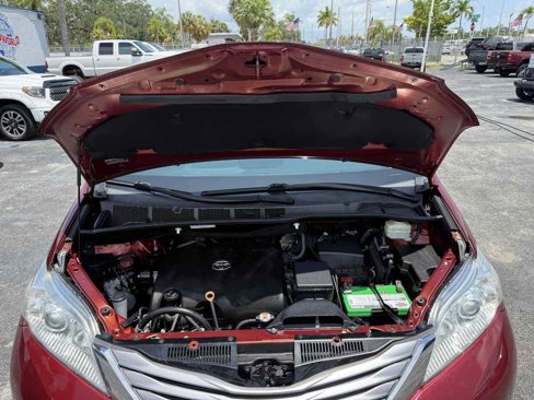 Used 2017 Toyota Sienna XLE image 52