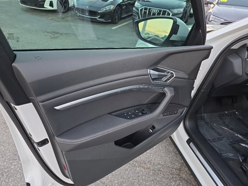 Used 2021 Audi e-tron Premium w/ Convenience Plus Package image 35