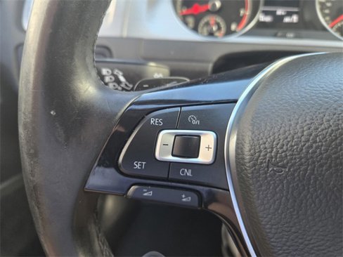 Used 2017 Volkswagen Golf S image 25