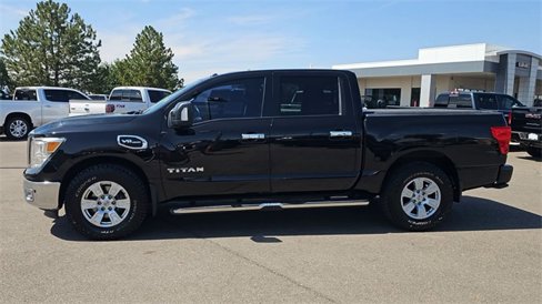 Used 2017 Nissan Titan SV image 5