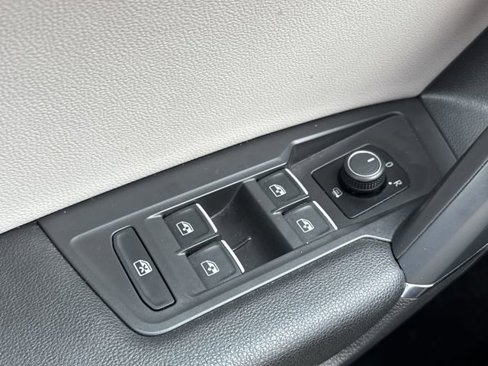 Used 2018 Volkswagen Tiguan SEL w/ 3rd Row Seat Package image 28