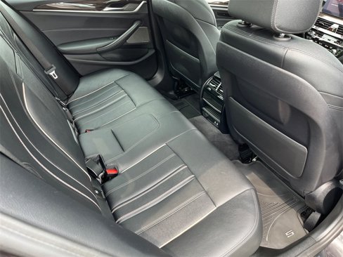Used 2021 BMW 540i xDrive w/ Premium Package image 19