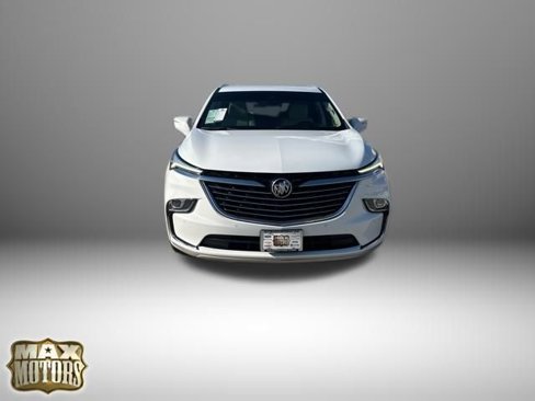 Used 2023 Buick Enclave Essence image 2