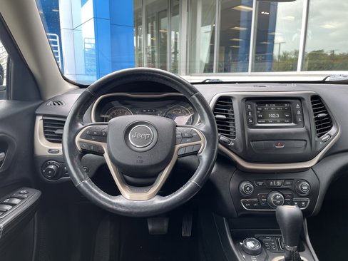Used 2015 Jeep Cherokee Latitude w/ Comfort/Convenience Group image 18