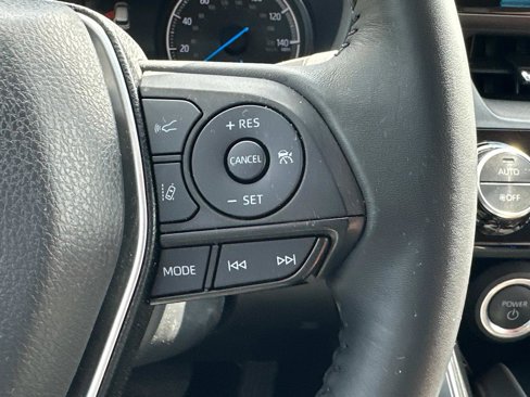 Used 2024 Toyota Venza LE image 25