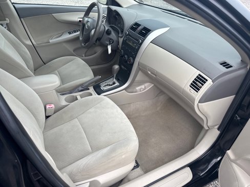 Used 2010 Toyota Corolla LE image 19