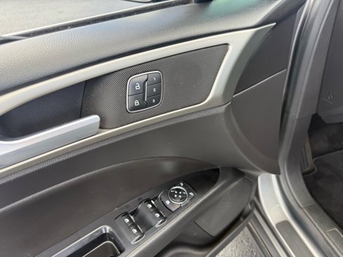 Used 2014 Ford Fusion SE w/ Equipment Group 202A image 14