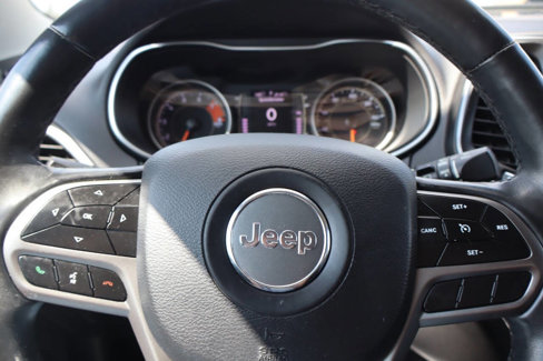 Used 2019 Jeep Cherokee Latitude Plus w/ Cold Weather Group image 12
