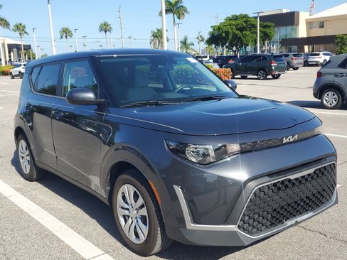 Used 2023 Kia Soul LX image 9