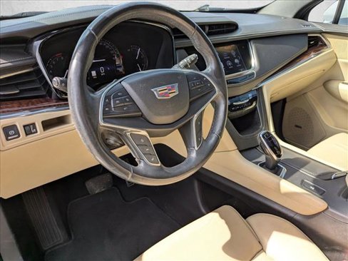 Used 2017 Cadillac XT5 Luxury w/ Driver Awareness Package image 7