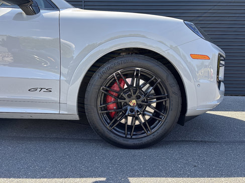 Certified 2025 Porsche Cayenne GTS image 4