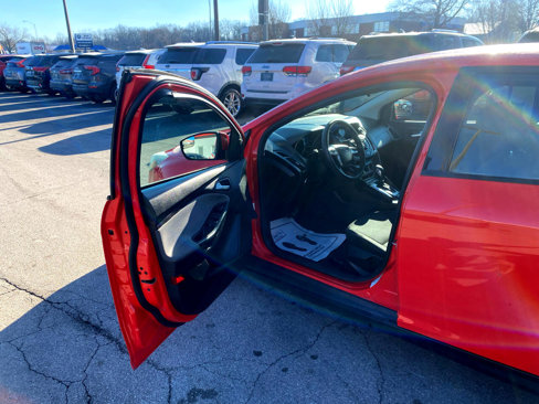 Used 2014 Ford Focus SE w/ SE Winter Package image 9