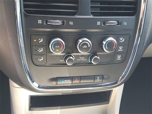 Used 2019 Dodge Grand Caravan SXT image 28
