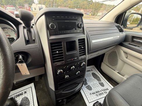 Used 2010 Dodge Grand Caravan SE image 17