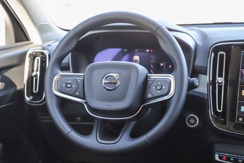 Used 2025 Volvo XC40 B5 Core w/ Protection Package Premier image 16