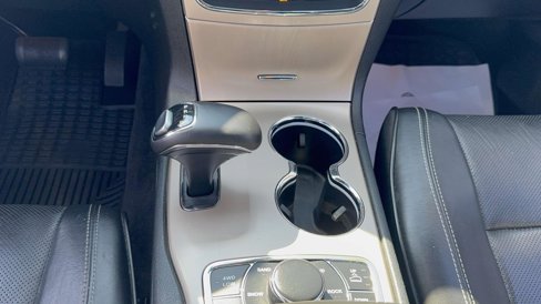 Used 2015 Jeep Grand Cherokee Overland image 16