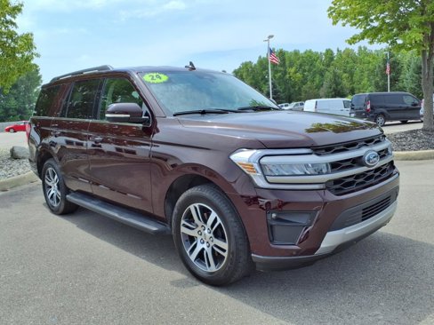 Used 2024 Ford Expedition XLT image 3