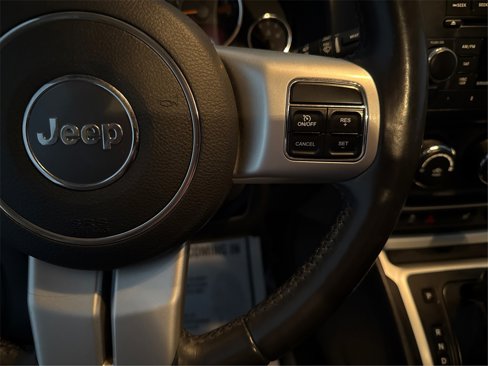 Used 2016 Jeep Compass Latitude image 24