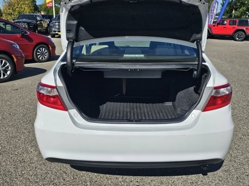 Used 2017 Toyota Camry LE image 10