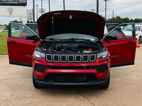 Used 2025 Jeep Compass Sport image 33
