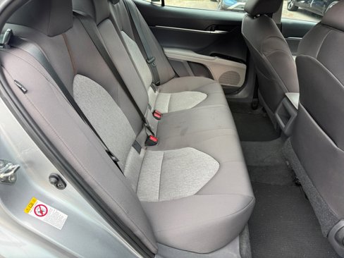 Used 2018 Toyota Camry LE image 33