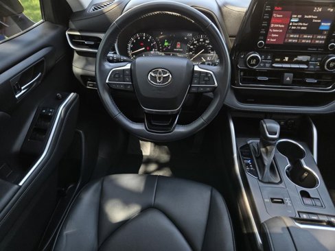 Used 2021 Toyota Highlander XLE image 20