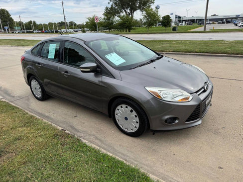 Used 2013 Ford Focus SE w/ SE Winter Pkg image 7