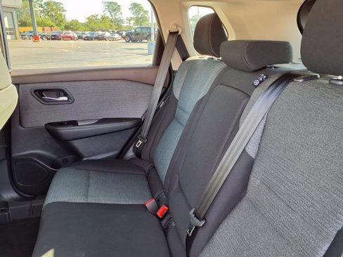 Used 2023 Nissan Rogue SV image 14
