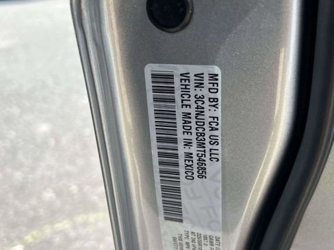 Certified 2021 Jeep Compass Limited image 18