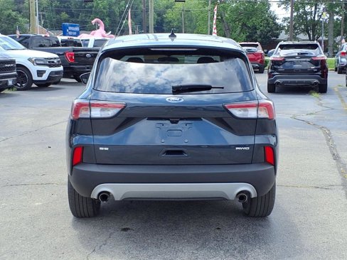 Used 2022 Ford Escape SE w/ Cold Weather Package image 4