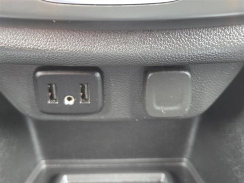 Used 2023 Chevrolet Traverse LT w/ Rear Camera Mirror Package image 10