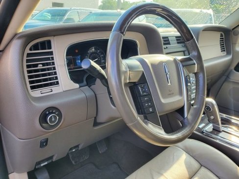 Used 2015 Lincoln Navigator L 4WD image 10