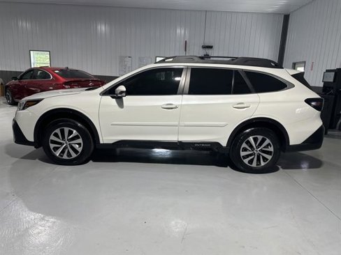 Used 2020 Subaru Outback Premium image 4