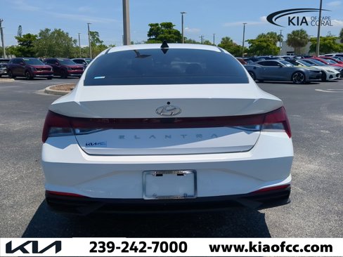 Used 2023 Hyundai Elantra SEL image 6