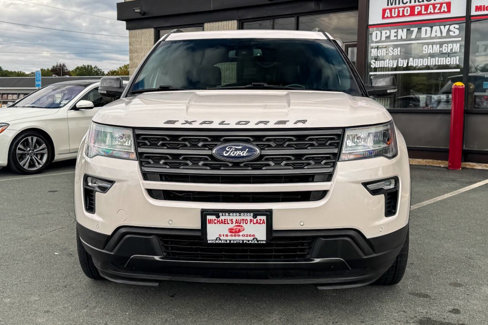 Used 2018 Ford Explorer XLT w/ Equipment Group 202A image 9