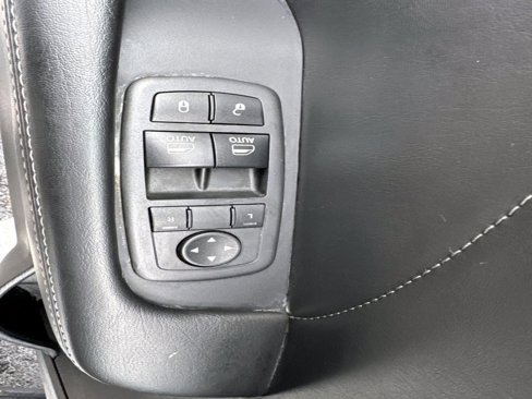Used 2017 Dodge Challenger SXT Plus image 8