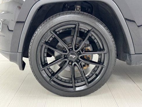 Used 2018 Jeep Grand Cherokee Limited image 40