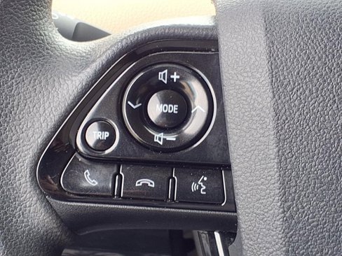 Used 2020 Toyota Prius LE image 17