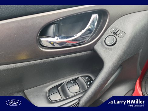 Used 2015 Nissan Rogue SV w/ SV Premium Package image 16