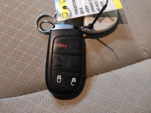 Used 2018 Jeep Grand Cherokee Laredo image 32