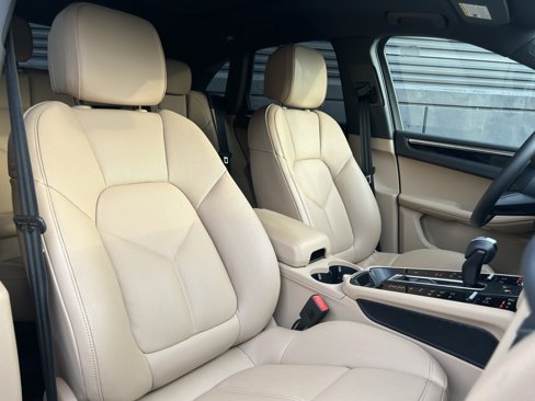 Certified 2025 Porsche Macan image 22