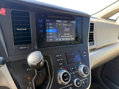 Used 2016 Toyota Sienna LE image 12