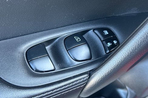 Used 2021 Nissan Rogue Sport SV image 15