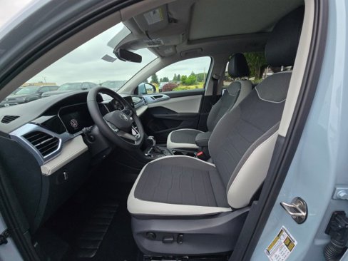 New 2025 Volkswagen Taos SE image 22